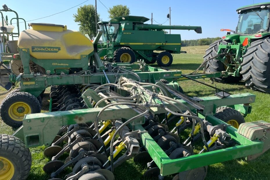 John Deere no till drill rebuild.